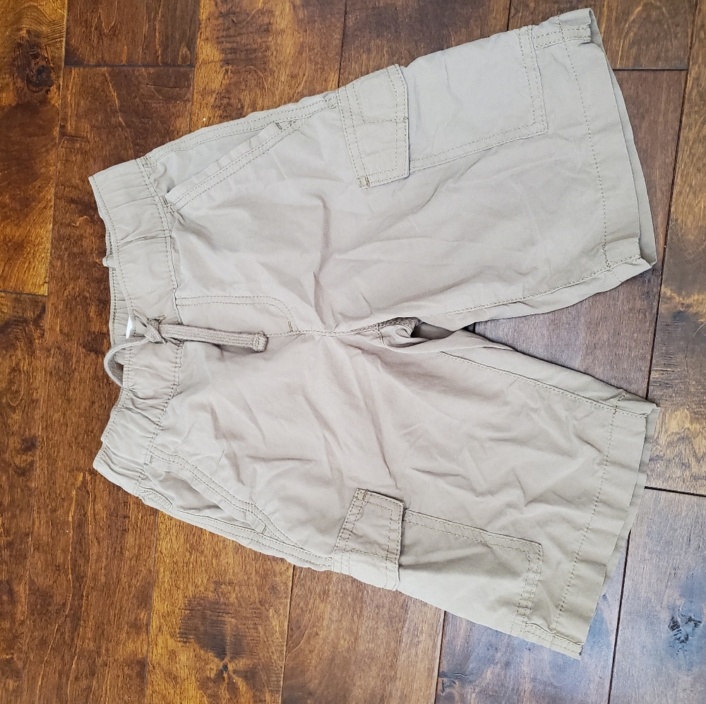 Boy's Urban Pipeline khaki shorts